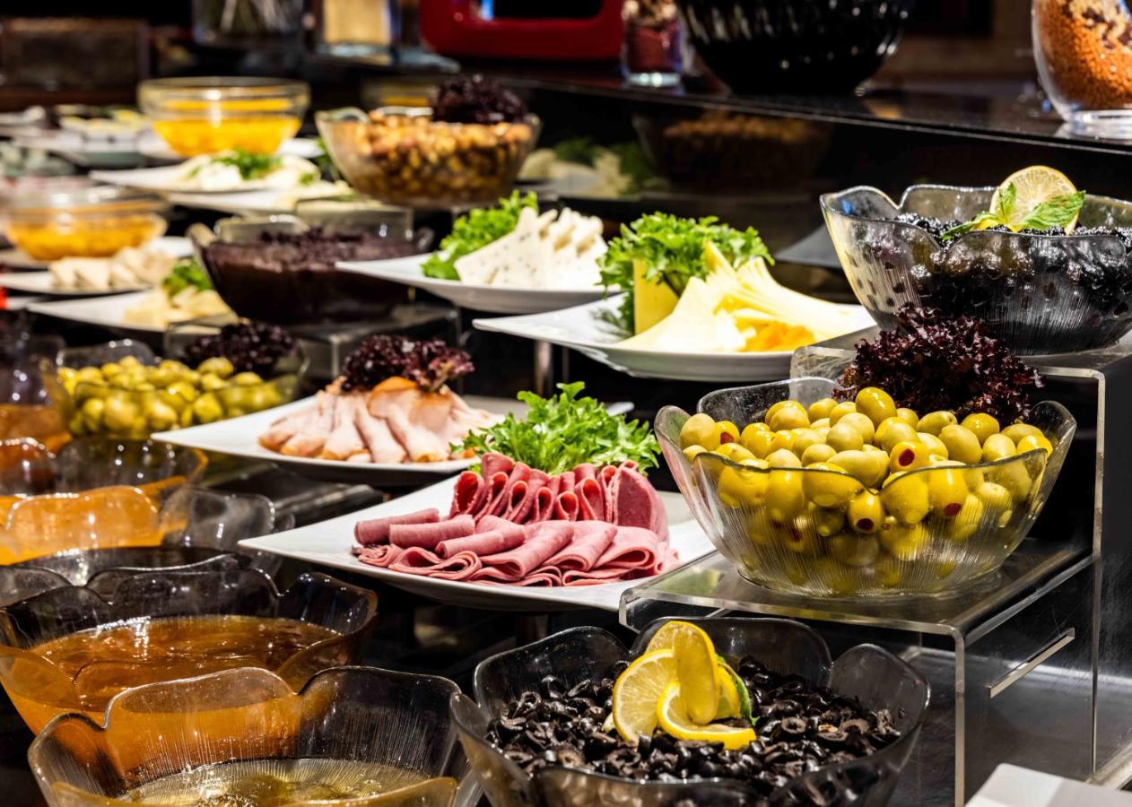 Hotel Celik Palas Convention Center & Thermal Spa Bursa Exterior foto A buffet