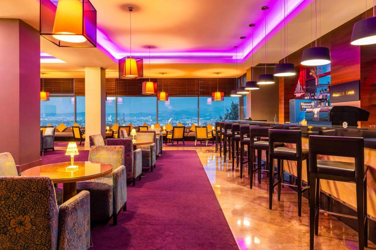Hotel Celik Palas Convention Center & Thermal Spa Bursa Exterior foto The lounge at the airport